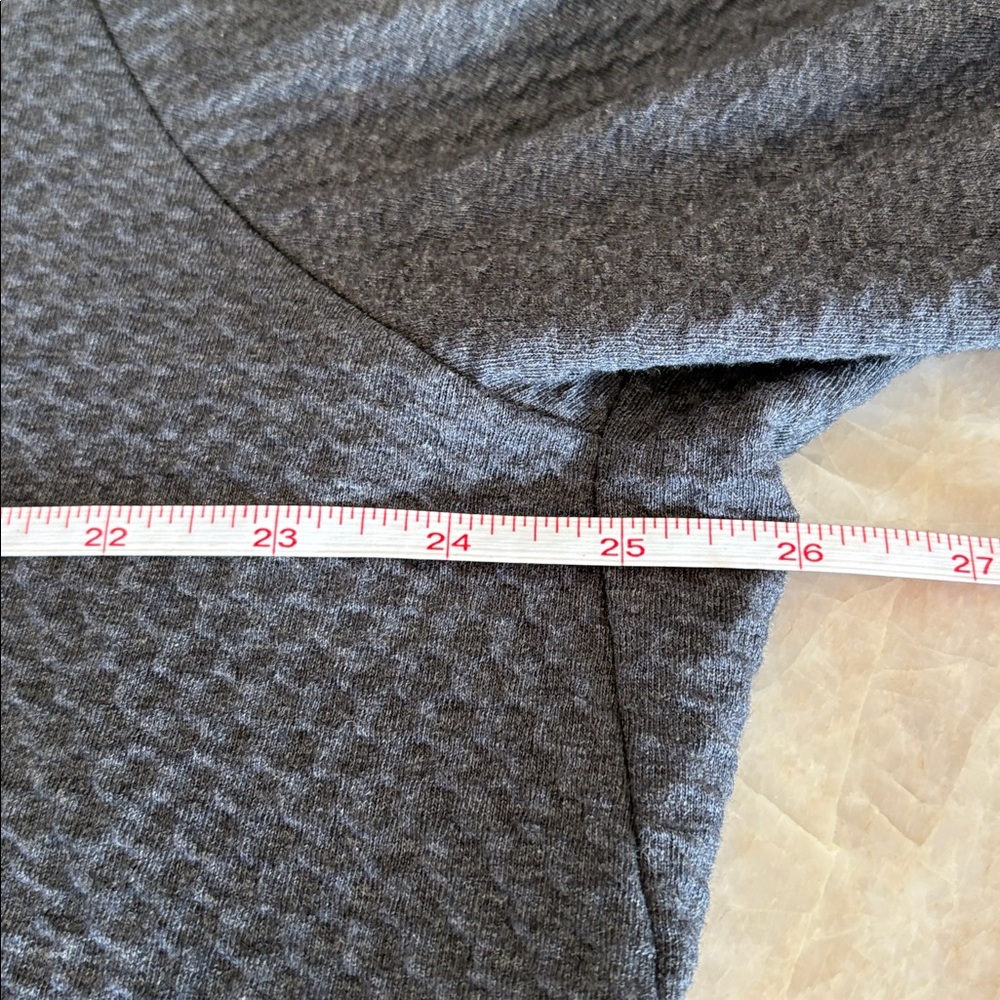 Men’s Lululemon textured mid weight hoodie. - Picture 13 of 15